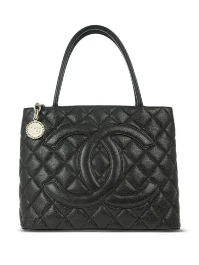 Pre-owned Chanel 2002 Medallion Tote Bag In 黑色