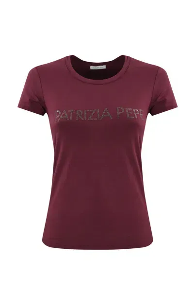 Patrizia Pepe Viscose T-shirt With Rhinestone Logo In Burgundy